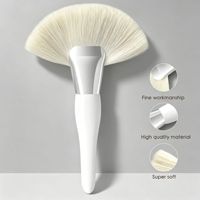 Pinceau de maquillage professionnel en bois à poils végétaliens de haute qualité, blanc, grand format, en forme d'éventail, pour poudre libre et contouring