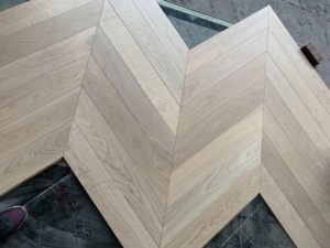 Pavimento in Legno Multistrato di Quercia a Spina di Pesce, Stile Rustico, Ecologico, Standard E0 - Product Image 6