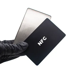 개인화 된 사용자 정의 레이저 조각 Ntag216 칩 연락처 RFID 빈 비즈니스 Nfc 금속 카드