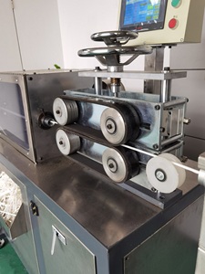 Machine extrudeuse de pailles en PP PLA haute vitesse |   <span class=keywords><strong>Ligne</strong></span> de production de tubes en plastique avec moteur à vis sans fin |   Système d'alimentation en granulés et boîte de vitesses - Product Image 4