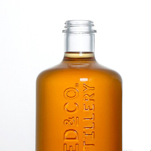 Bouteille en verre d'alcool avec LOGO en relief personnalisé, bouteille de <span class=keywords><strong>Gin</strong></span> de 700 ml <span class=keywords><strong>70</strong></span> <span class=keywords><strong>cl</strong></span>, prix d'usine - Product Image 4