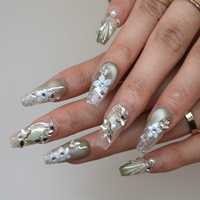 Offre Spéciale : Faux Ongles Longs en Acrylique Forme Cercueil, Vert Forêt Naturel, Effet Œil de Chat Dégradé, avec Fleurs Blanches 3D, Perles et Strass, Vente en Gros