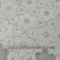 Carrelage mural et de sol en marbre blanc de Carrare italien, motif mosaïque feuille et fleur, design moderne, pour villa, marbre blanc de Thassos grec