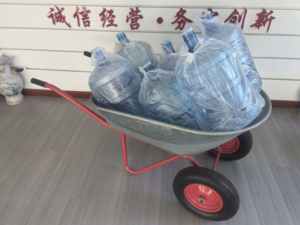 <span class=keywords><strong>Promotion</strong></span> d'usine 100 litres en acier galvanisé <span class=keywords><strong>brouette</strong></span> solide et pneumatique 4.00-8 roues pour la construction - Product Image 6