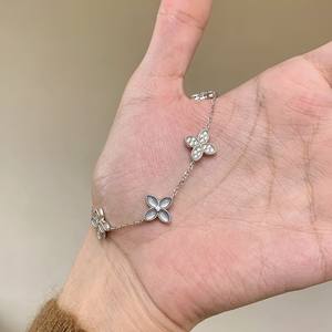 Pulsera de Trébol de Cuatro Hojas con Circonitas Plateadas Clásicas, Pulsera de Flor de la Suerte con Cristales Azules para Mujer, Regalos - Product Image 2