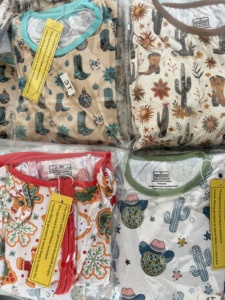 <span class=keywords><strong>Pigiama</strong></span> in Bambù per Bambini Babylovey, Stampa Dinosauro, Tessuto Organico, Maniche Lunghe e Pantaloni, Set per Bambini, ODM Senza Tasse, Basso MOQ - Product Image 5