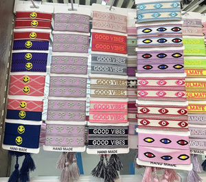 Amore Bows Bordado Barcelona Pulsera Con Borlas - Product Image 2