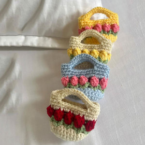 Sac panier à fleurs en crochet fait main, mini design floral, artisanat en fil, cadeau décoratif, étui à écouteurs mignon en coton fait main au crochet - Product Image 6