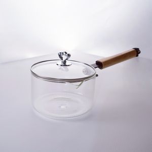 Elegante olla de vidrio de borosilicato para leche, mango de madera y cubierta de vidrio artesanal - Product Image 4