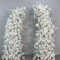 Arche de fleurs de mariage, fond décoratif, roses artificielles blanches, piliers floraux, centre de table en cascade pour la cérémonie, décoration de photomaton
