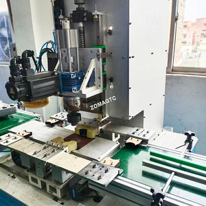 Machine automatique de pliage et de sertissage de tubes en carton pour boîtes rondes, pour le pliage des bords et le scellage des boîtes composites en carton/plastique - Product Image 5