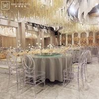 Vente en gros de chaises de salle à manger en acrylique transparent Tifany PC en résine empilable Phoenix pour hôtels, banquets, événements en plein air, mariages, fêtes