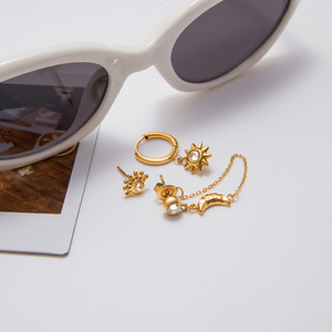 Boucles d'oreilles plaquées or, silencieuses et élégantes, avec pampilles en zircon soleil et lune, ensemble de bijoux pour femmes, 3 pièces - Product Image 1