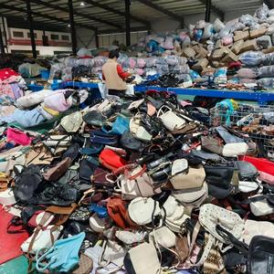 Bolsas Usadas a Bajo Precio, Bolsas <span class=keywords><strong>de</strong></span> <span class=keywords><strong>Segunda</strong></span> <span class=keywords><strong>Mano</strong></span> <span class=keywords><strong>de</strong></span> Alta Calidad, Lote Mixto <span class=keywords><strong>de</strong></span> Bolsas Escolares - Product Image 4