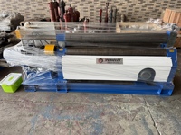 Machine à cintrer les tôles à quatre rouleaux CNC W12-6X2000 de pointe pour l'industrie de la formage des métaux.