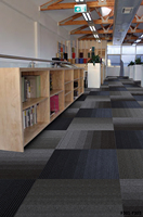 Dalles de moquette modernes pour bureau à domicile, à boucles, 50x50cm, en polypropylène, rayées, amorties, résistantes aux taches, antidérapantes