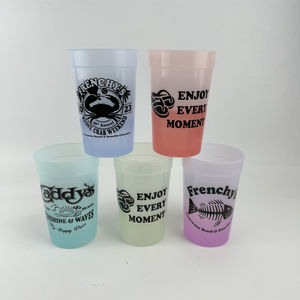 أكواب OEM مخصصة بسعر رخيص للملاعب أكواب بلاستيكية لبيرة حفلات الزفاف كوب للمناسبات مع شعار - Product Image 2