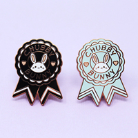 Épingles à revers personnalisées Pinstar Chubby Bunny de fabrication chinoise - Émail dur, MOQ 50 pièces