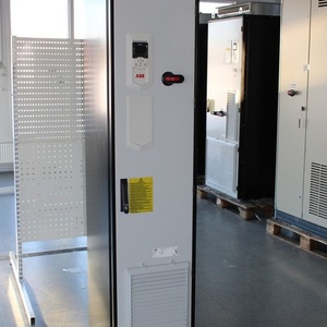 ACS880-07-0119A-7 ACS880070119A7 ไดรฟ์ปรับความถี่ได้ ACS880 ซีรีส์ 119A สำหรับ PLC - Product Image 2