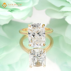 Bague de mariage en or jaune 18 carats avec diamant de laboratoire IGI de 3 carats, taille coussin, couleur E, pureté VVS, par Goldleaf Jewelry - Product Image 5