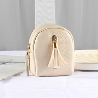 Porte-clés de luxe en PU pour femme avec fermeture éclair, mini porte-monnaie tendance avec pompon, accessoire pour fille, logo personnalisé disponible