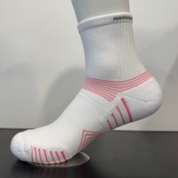 Chaussettes de sport personnalisées OEM de haute qualité avec logo, chaussettes athlétiques professionnelles à séchage rapide, chaussettes en tissu éponge durables et amortissantes, chaussettes de course pour l'entraînement