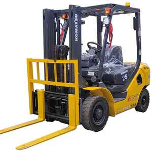 Montacargas Komatsu 4x4 con Motor Diésel, Capacidad de 2.5T, Mástil de Dos Etapas, Desplazamiento Lateral, Uso Industrial - Product Image 1