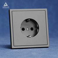 Venta al por mayor 16A interruptor de la UE y enchufe eléctrico blanco negro gris oro ignífugo PC 250V Schuko enchufe alemán