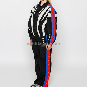 Conjuntos de Chándal de Poliéster al por Mayor, Chaqueta Cortavientos con Cremallera y Pantalones Jogger, Conjuntos Deportivos Personalizados, Chándal de Nailon para Mujer - Product Image 5