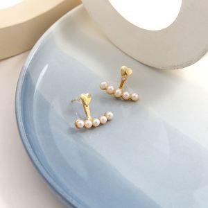 Venta al por mayor de pendientes de clip con forma de corazón de perla clásicos y exquisitos, joyería en forma de U, sin perforación, para cartílago. - Product Image 6