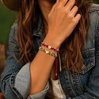 Bracelets à breloques en forme de cœur tissés Go2boho avec perles colorées, détails plaqués or et cordon réglable, bijoux cadeaux bohèmes