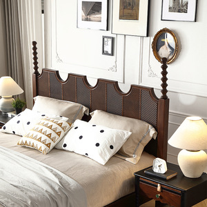 Cama Amy de Roble Rojo Americano, Estilo Retro, Cabecera Tallada en Madera Sólida, Cama Doble de Lujo para Bodas - Product Image 3