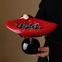 Plato de cerámica de alta gama, pequeño y exquisito, con patas altas, de lujo ligero, estilo retro, de gran valor, con drenaje, para frutas, aperitivos y frutos secos, para el hogar.
