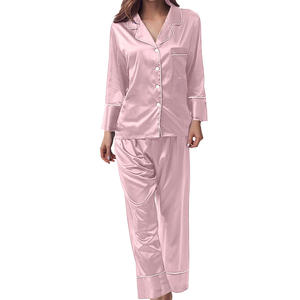 Pyjama d'été élégant pour femme Peaceful Nightfall, silhouette douce, confort optimal, respirant, léger, style pour le coucher - Product Image 1