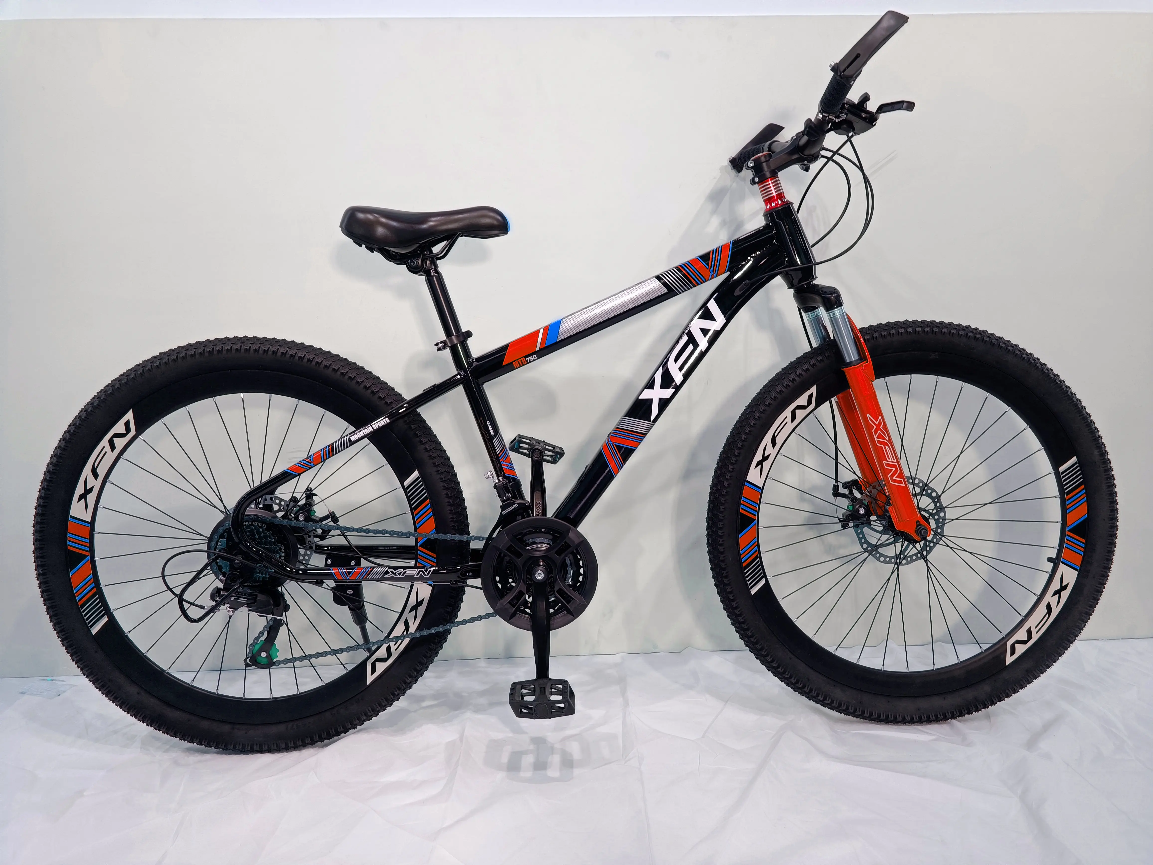 Fabrieksprijs Nieuwe Populaire Ontwerp Hot Sale 26/28 Inch Volwassen Weg Mountain Sport Fiets Goedkope Prijs Fiets Voor Buiten Rijden