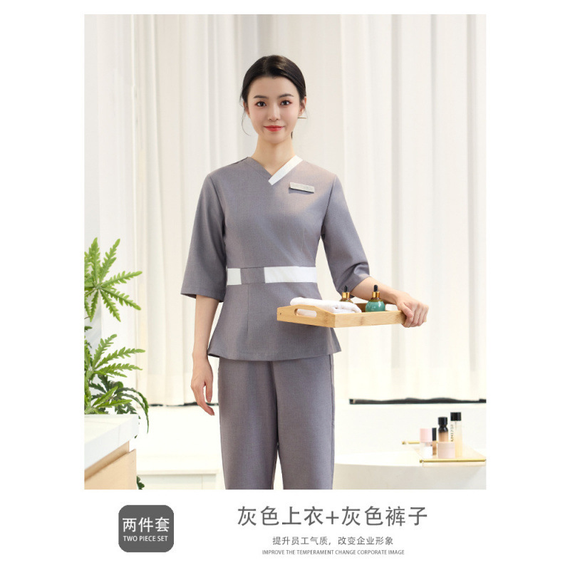 gray top and gray pants