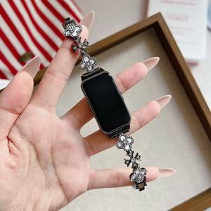 Correa de Reloj de Lujo con Trébol de Cuatro Hojas y Diamantes de Imitación, Compatible con Apple Watch 10/<span class=keywords><strong>S11</strong></span>, Huawei Fit4/GT6, <span class=keywords><strong>Xiaomi</strong></span> Band 10 - Product Image 3