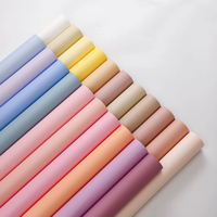 Kertas Pembungkus Bunga Tebal Tahan Air Gaya Korea 10 Yard dengan Warna Solid dalam Gulungan untuk Perlengkapan Pengaturan Bunga