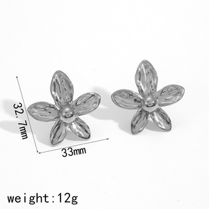 Boucles d'oreilles clous fleur en acier inoxydable plaqué or 18 carats pour femme, usage quotidien - Product Image 4