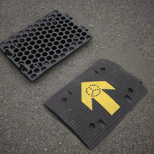 <span class=keywords><strong>Reductor</strong></span> <span class=keywords><strong>de</strong></span> <span class=keywords><strong>velocidad</strong></span> <span class=keywords><strong>de</strong></span> caucho reciclado resistente, amarillo y negro, 500x380x50mm, con clavijas reflectantes para seguridad vial <span class=keywords><strong>de</strong></span> 1-5 mph, uso en entradas <span class=keywords><strong>de</strong></span> vehículos y garajes - Product Image 5