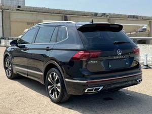 Volkswagen <span class=keywords><strong>Tiguan</strong></span> L 2.0T Essence 5 portes 5 places SUV LHD avec toit ouvrant panoramique et intérieur sombre, automatique, modèle <span class=keywords><strong>2022</strong></span>, occasion, en promotion - Product Image 5