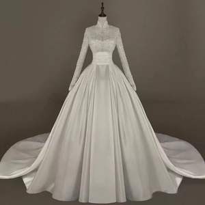 Robe de mariée musulmane NDB10893, robe de mariée en satin à manches longues, col haut, coupe ajustée, <span class=keywords><strong>grande</strong></span> <span class=keywords><strong>taille</strong></span> - Product Image 1