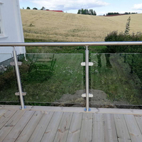 Système de balustrade extérieure de luxe en verre trempé avec pinces et poteaux en acier inoxydable pour balcon, villa, appartement, hôtel, terrasse et balustrade de piscine