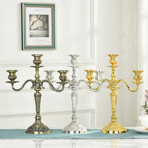 Candelabro a 3 Bracci in Stile Europeo Vintage per Natale Compleanno Matrimonio Feste in Casa, Portacandele Dorato a 5 Bracci - Product Image 3