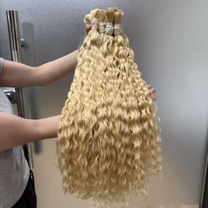 Vendita Calda Prezzo di Fabbrica <span class=keywords><strong>Capelli</strong></span> Grezzi Ricci Ondulati Estensioni di <span class=keywords><strong>Capelli</strong></span> in Bulk <span class=keywords><strong>Biondi</strong></span> Umani Remy per Salone - Product Image 1