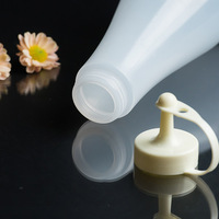 Bouteille de sauce à buse ronde de haute capacité de qualité alimentaire Bouteille à presser en plastique réutilisable Distributeur de sauce lavable pour le service alimentaire