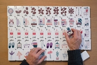 Mahjong de luxe américain 166 tuiles avec jokers, emballage pliable en boîte en papier écologique, motif café, livre, bougie, plantes