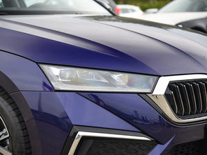 Coche de China <span class=keywords><strong>Skoda</strong></span> <span class=keywords><strong>Octavia</strong></span> PRO 2024 1.5L precios bajo barato 1.5L 0km 2WD <span class=keywords><strong>gasolina</strong></span> coche usado nuevo coche sedán Auto automóvil para la venta - Product Image 5