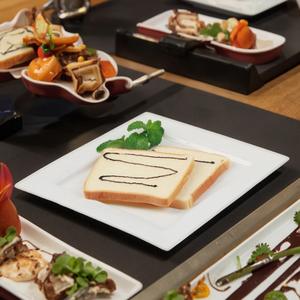 Service de <span class=keywords><strong>vaisselle</strong></span> carré <span class=keywords><strong>en</strong></span> porcelaine blanche, design moderne, origine Guangdong, vente <span class=keywords><strong>en</strong></span> <span class=keywords><strong>gros</strong></span> bon marché pour la maison, les restaurants et les hôtels - Product Image 3