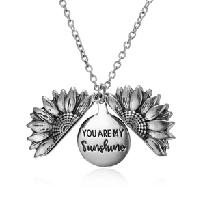 Collana con Ciondolo a Forma di Girasole Dorato '<span class=keywords><strong>You</strong></span> <span class=keywords><strong>Are</strong></span> <span class=keywords><strong>My</strong></span> <span class=keywords><strong>Sunshine</strong></span>' Apribile per Donne - Product Image 4